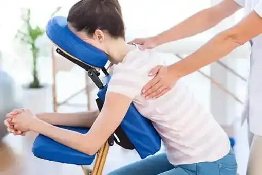 Massage assis amma sur chaise Toulon - Détente express 20 minutes dos nuque épaules Zensitouch